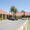 Pines Country Club Motor Inn