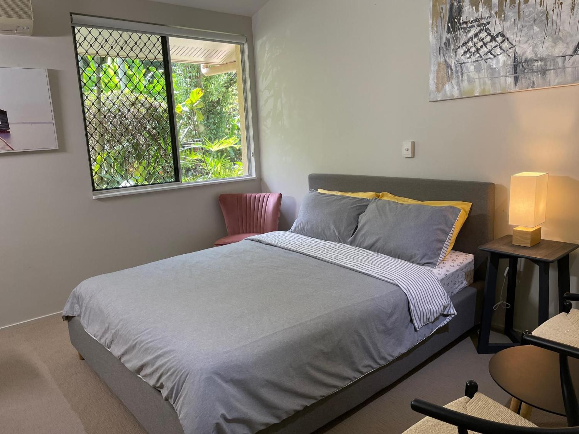 Nolan garden house in whitfield Queen Room with Garden View