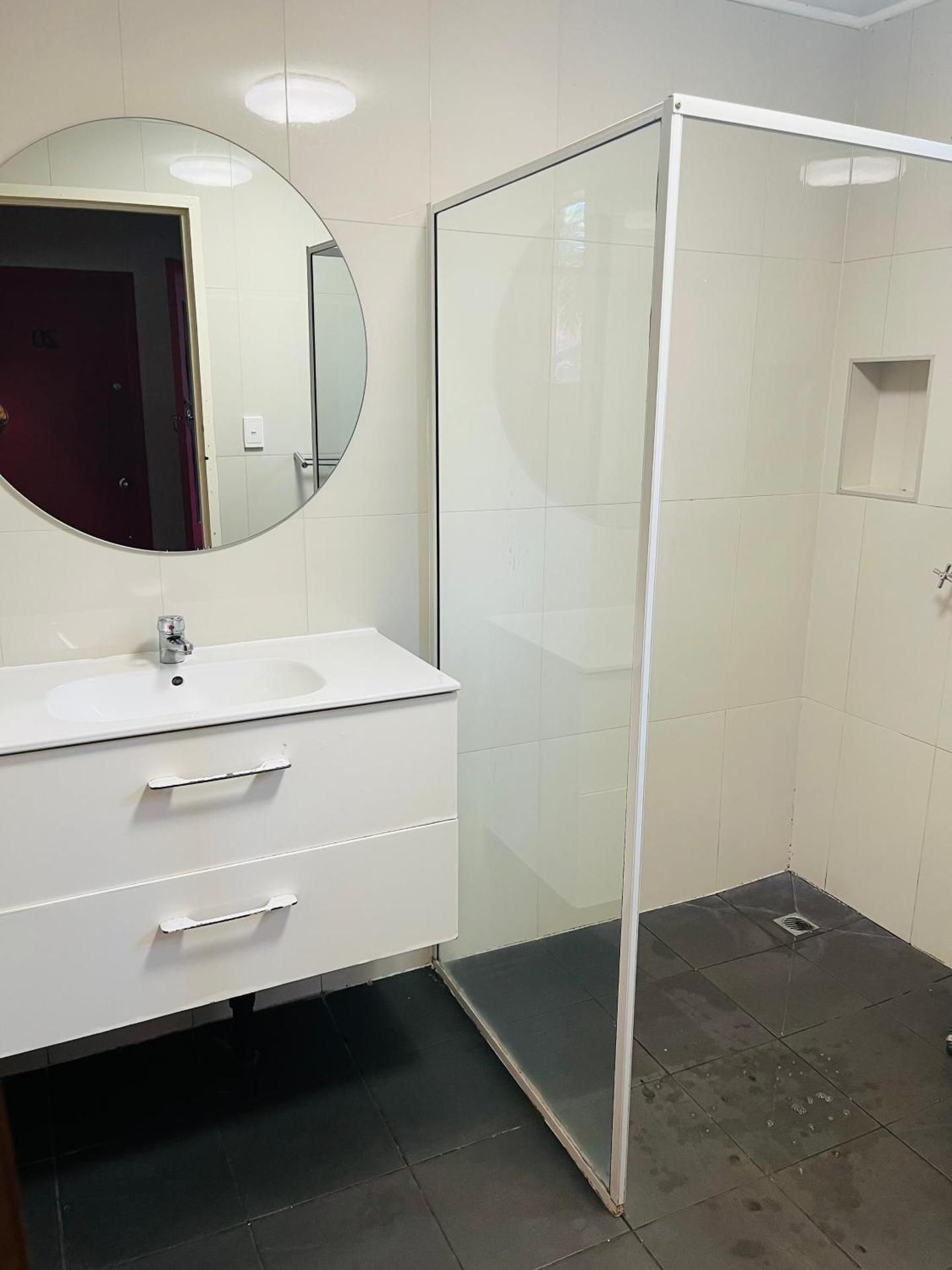 Budget Single Room with Shared Bathroom