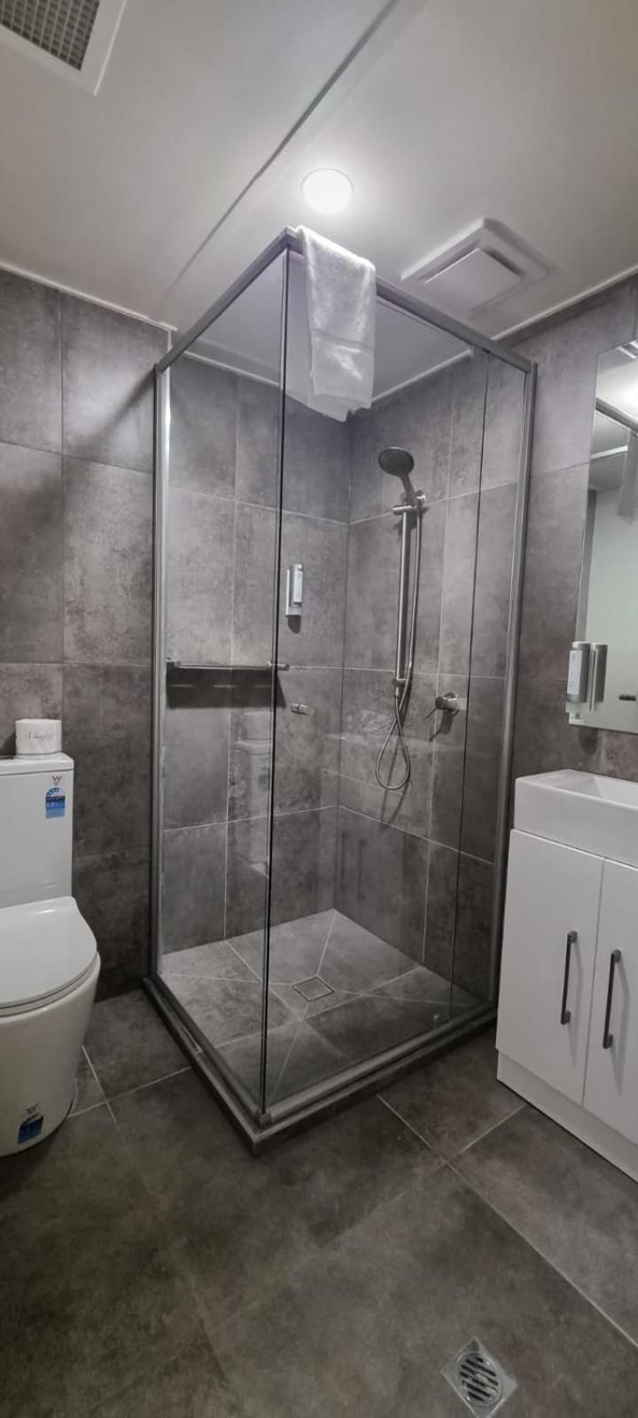Apartment 16