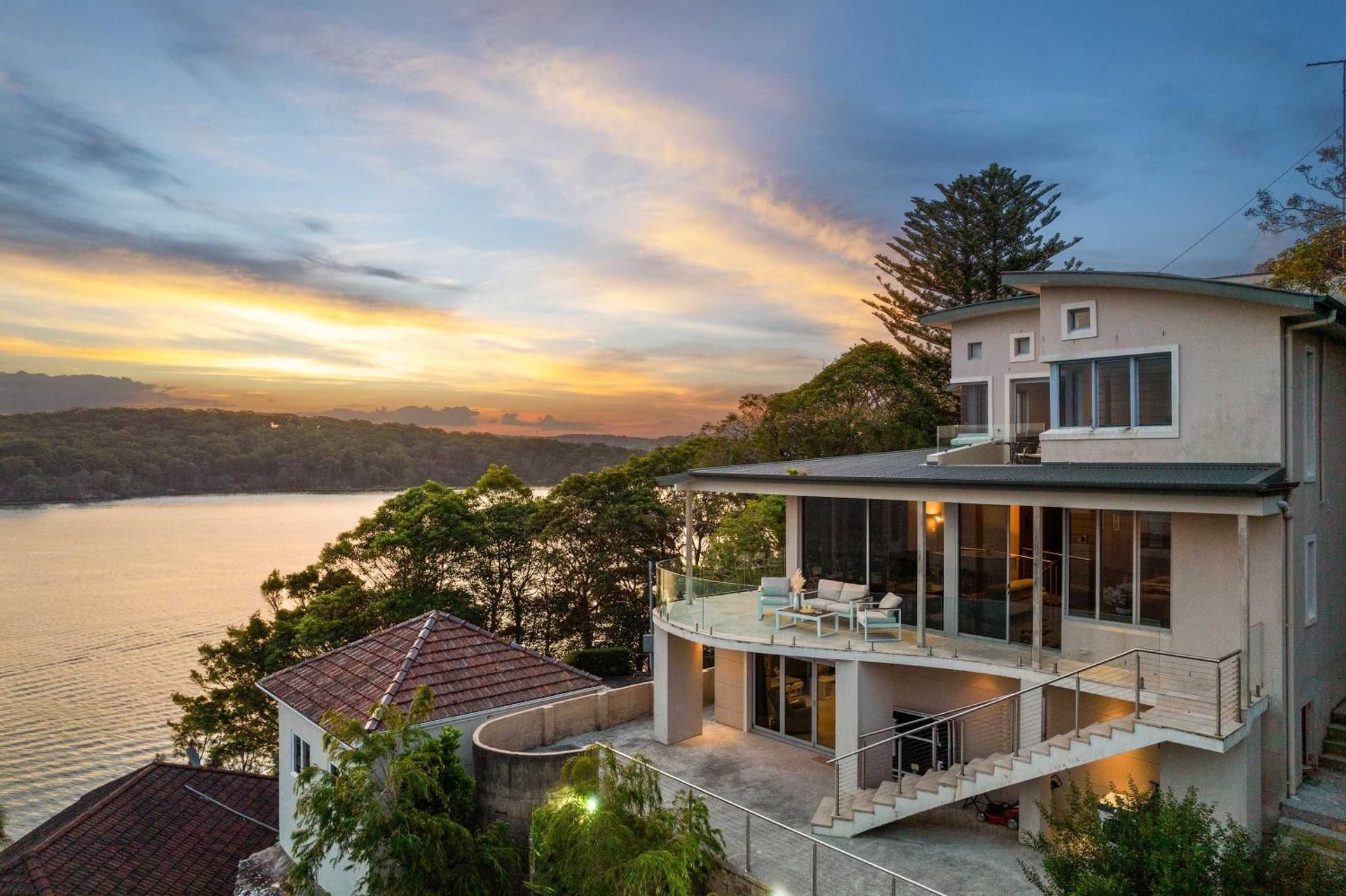 Waterfront Studio Room for Four - Breathtaking Coastal Escape at Caringbah South