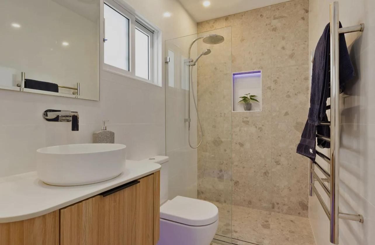 Affordable Luxury Stay Near Manly Beach Four-Bedroom Apartment 3