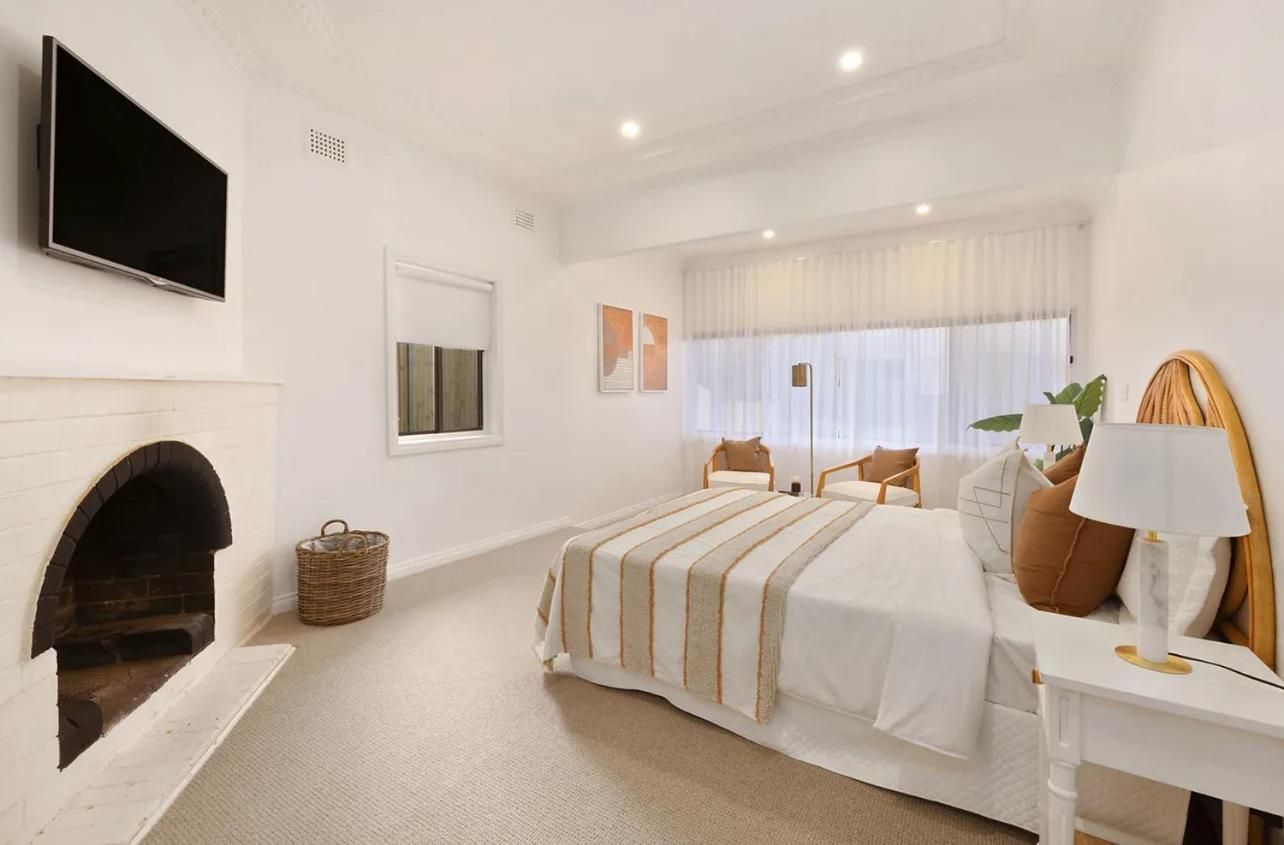 Affordable Luxury Stay Near Manly Beach Four-Bedroom Apartment