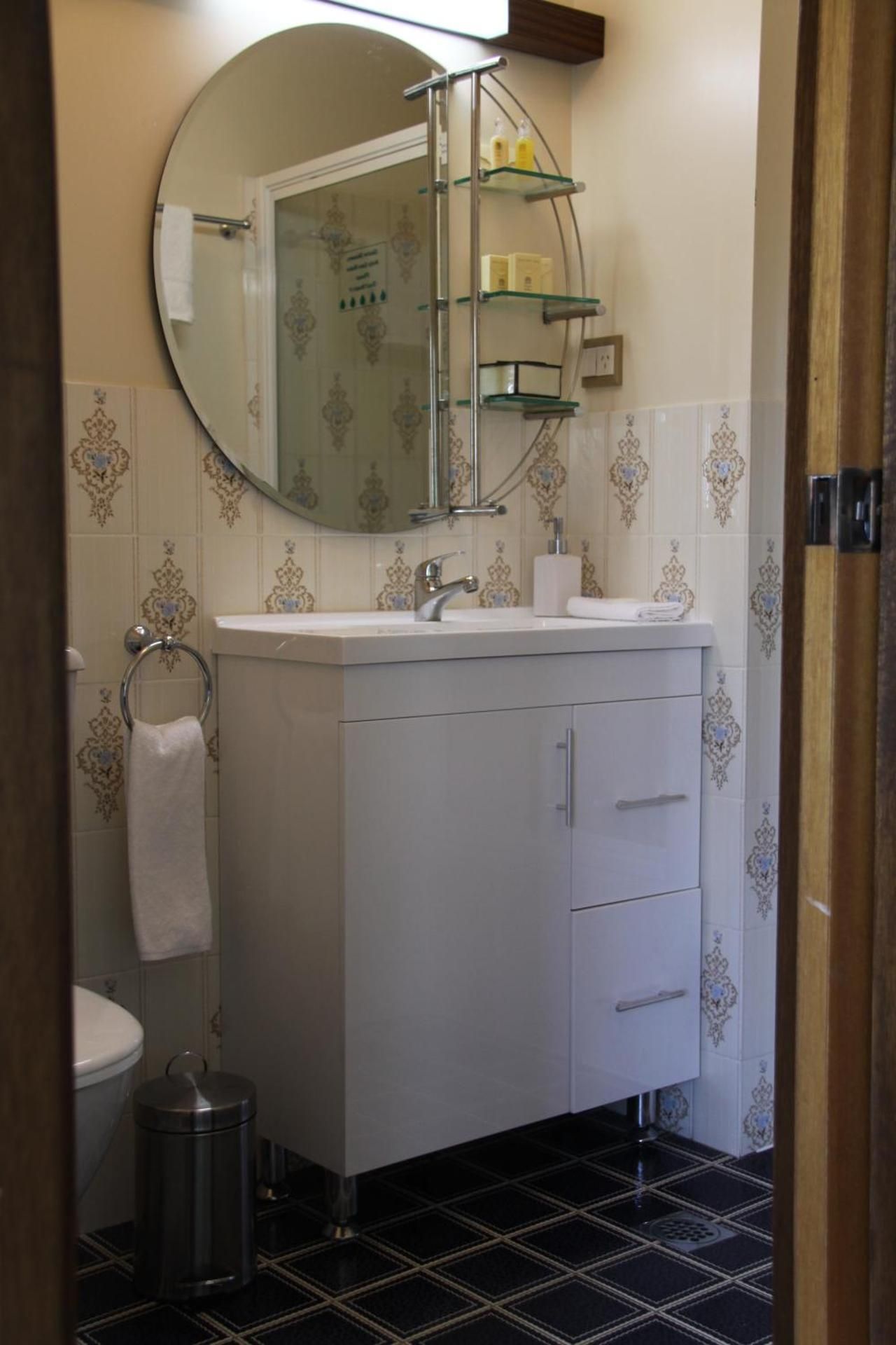 Bathurst Heights B&B Deluxe Queen Room with Balcony 2