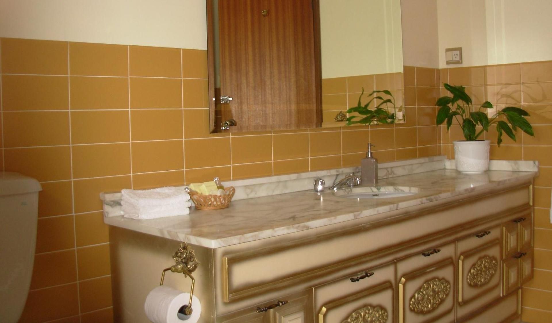 Bathurst Heights B&B Family Room 2