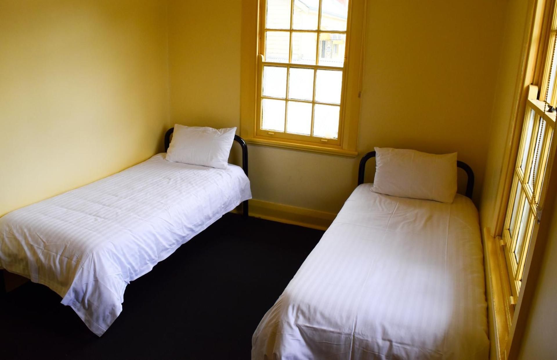 Grafton Hotel Twin Room with Shared Bathroom 2