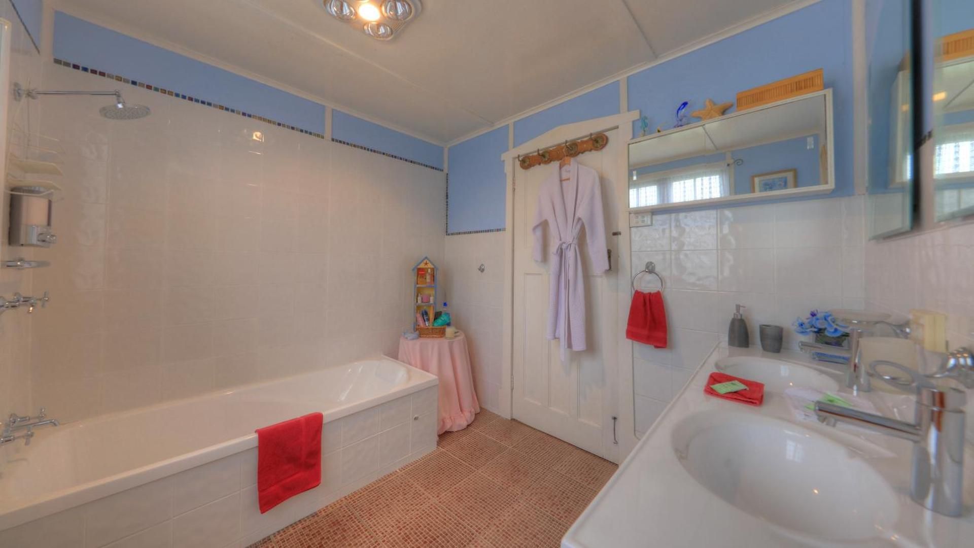 One-Bedroom Suite with Balcony