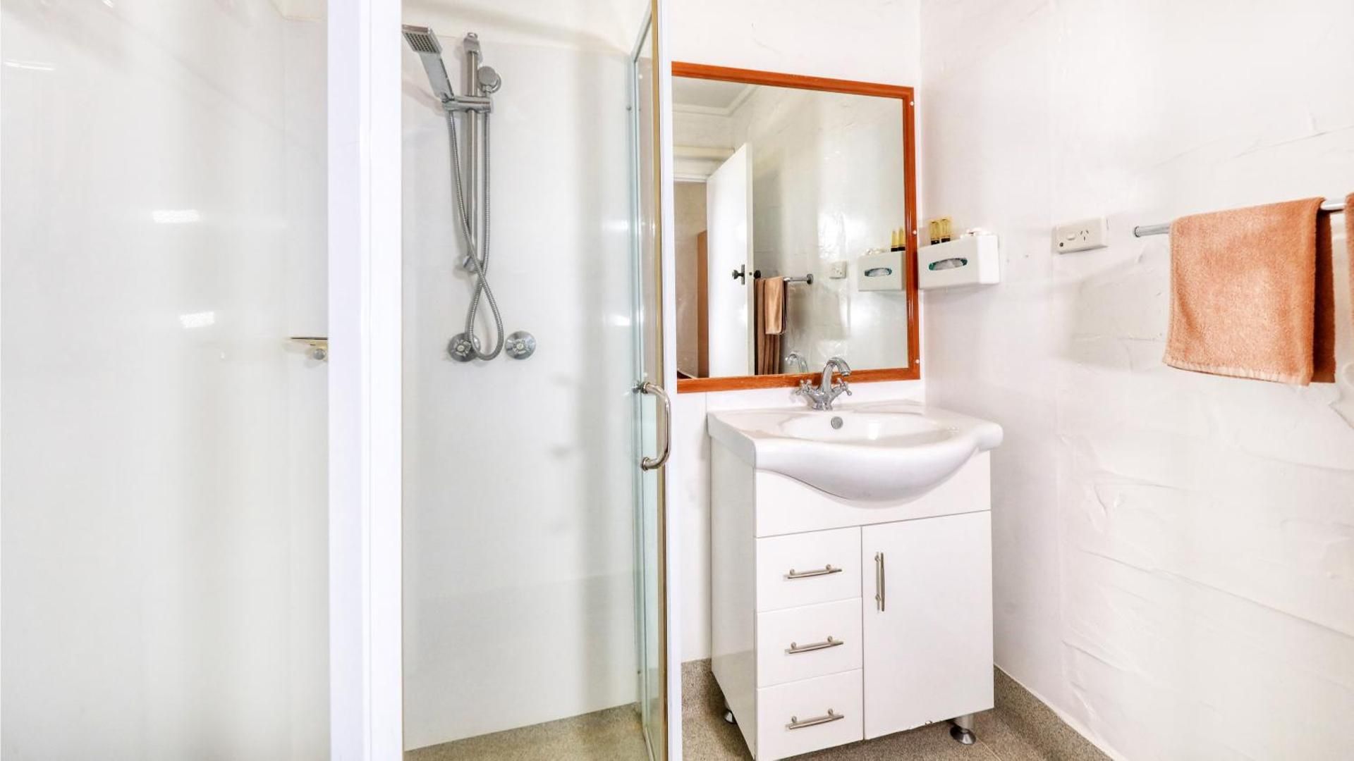 Espana Motel Queen Room 3