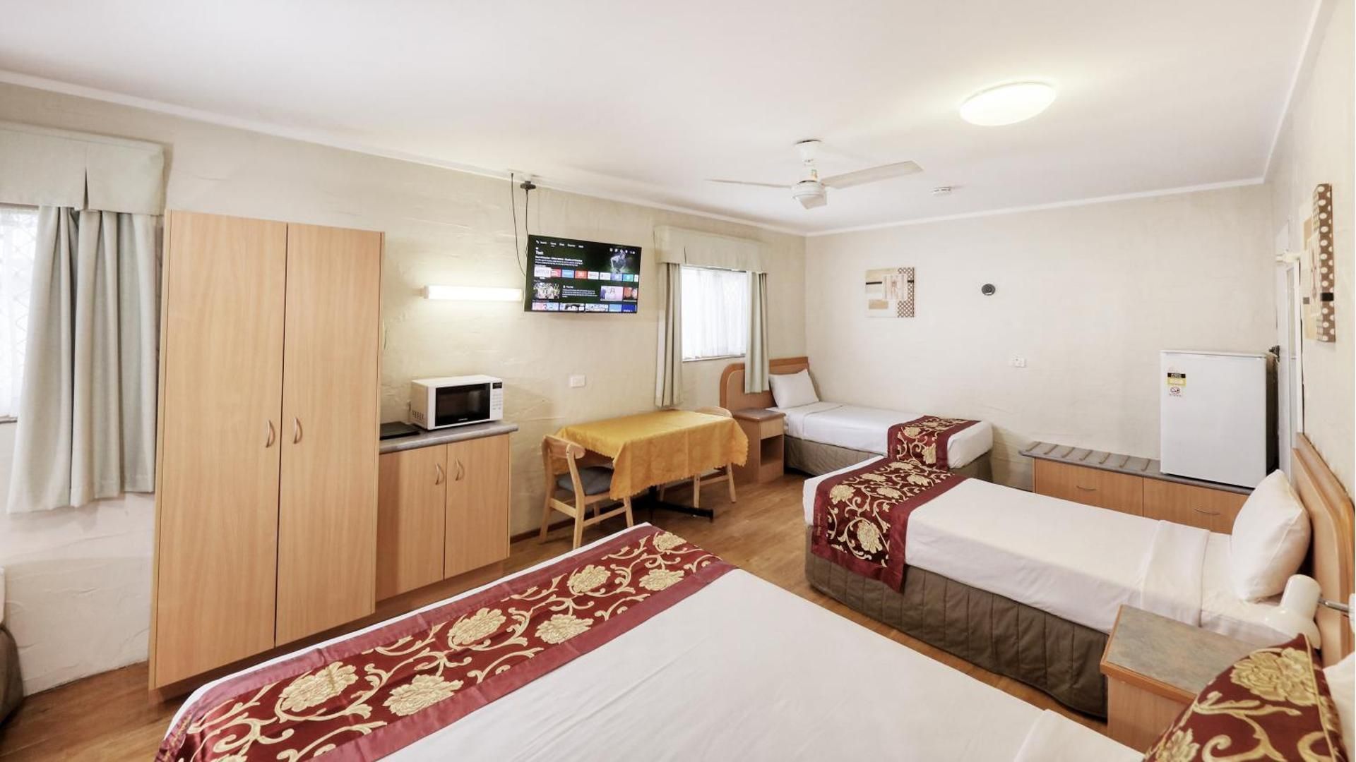 Espana Motel Large Family Room 2