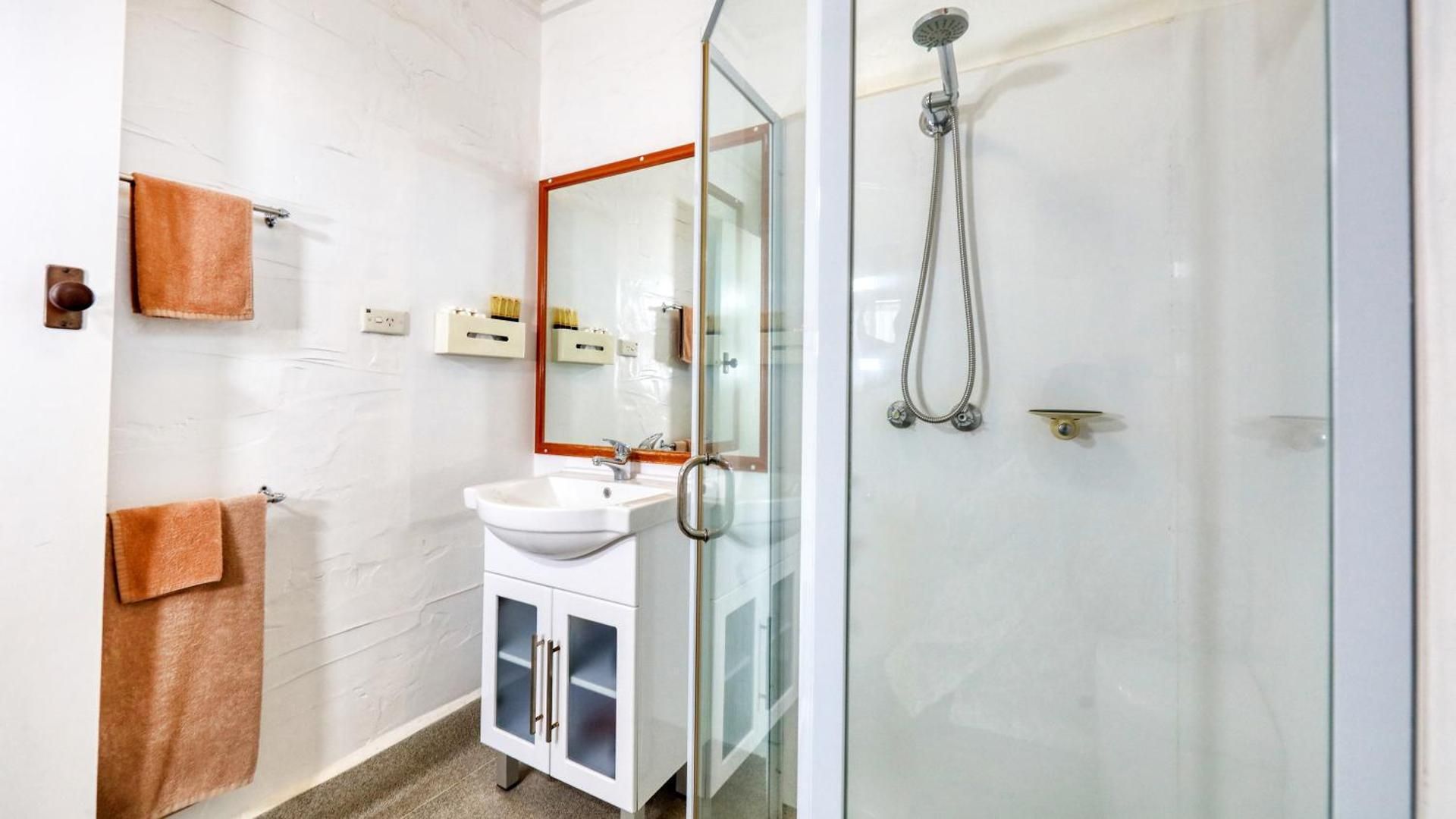 Espana Motel Large Family Room 3