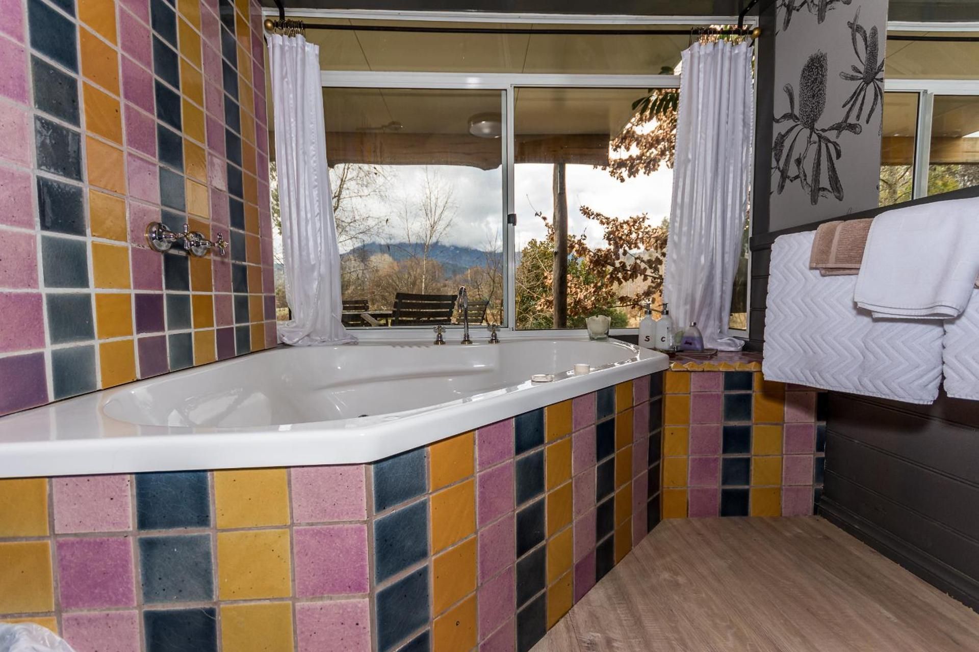 Chalet with Spa Bath