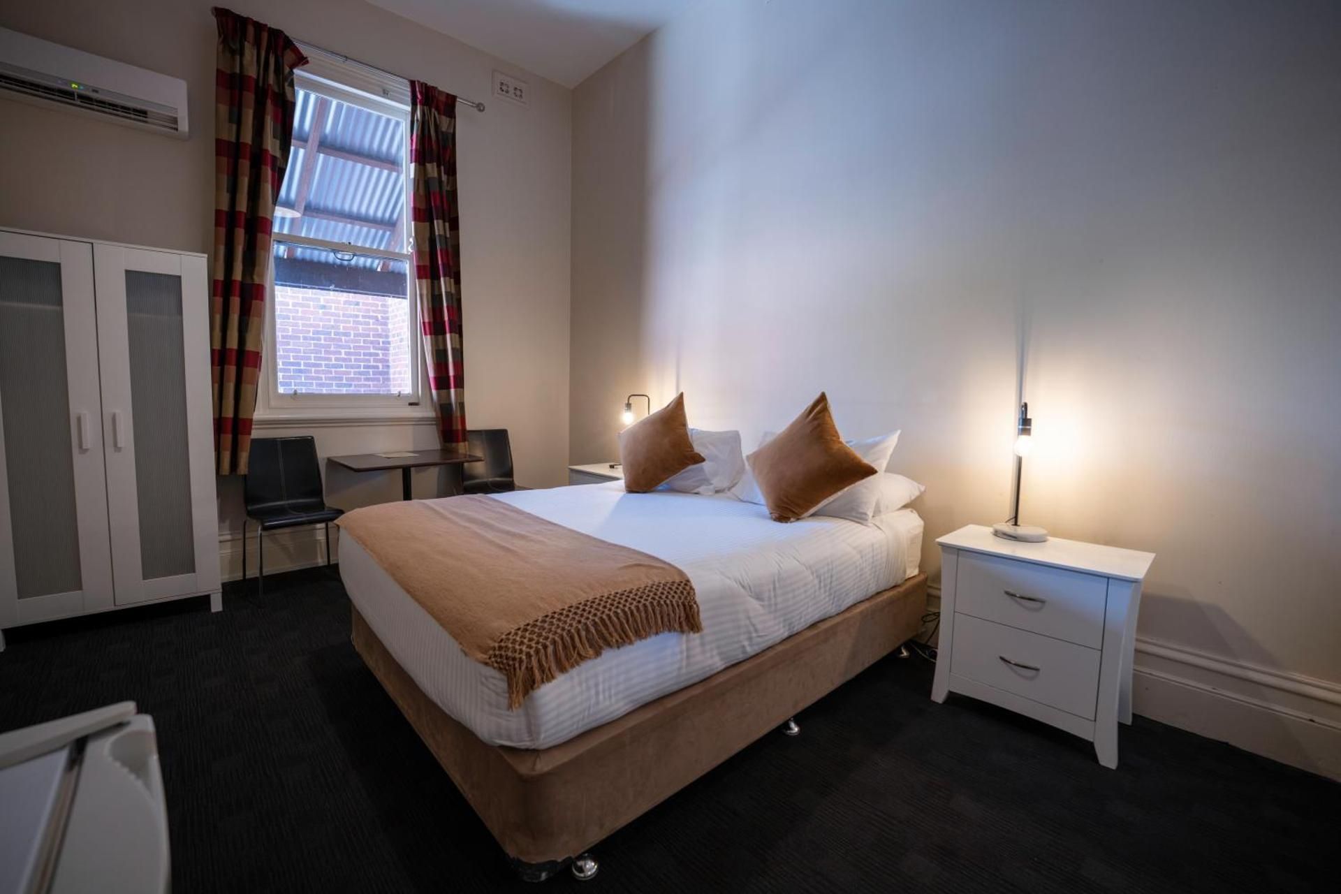 Deluxe Queen Room with Shared Bathroom