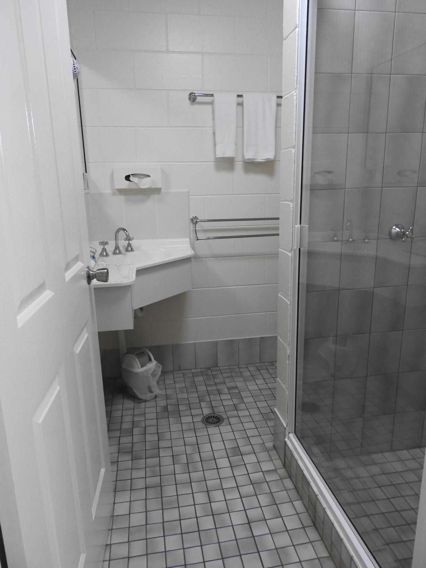 Barrier Reef Motel Standard Twin Room 3