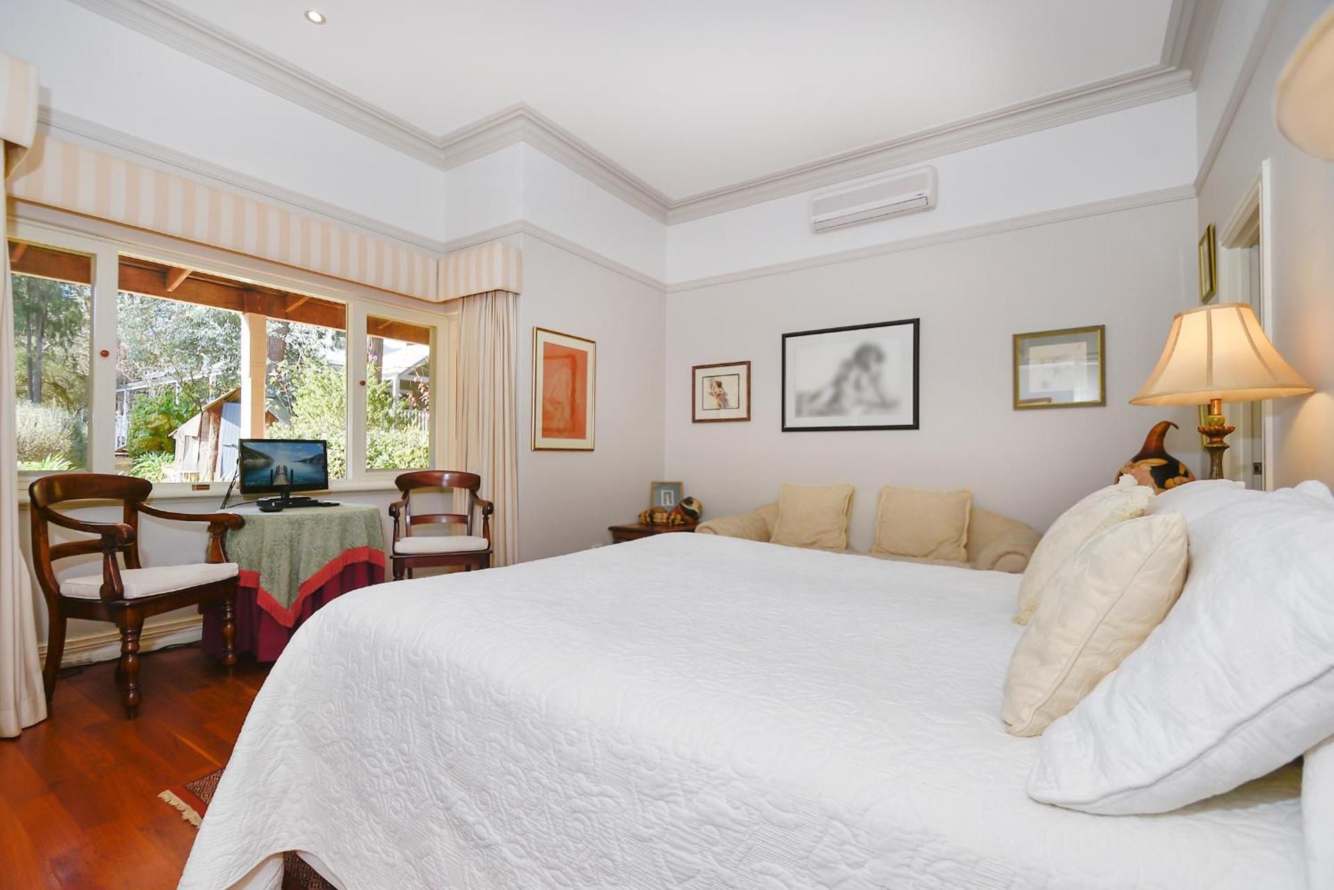 Honeymoon Suite with Spa Bath