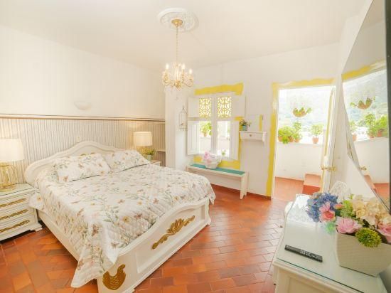 Posada del Angel Superior Queen Room