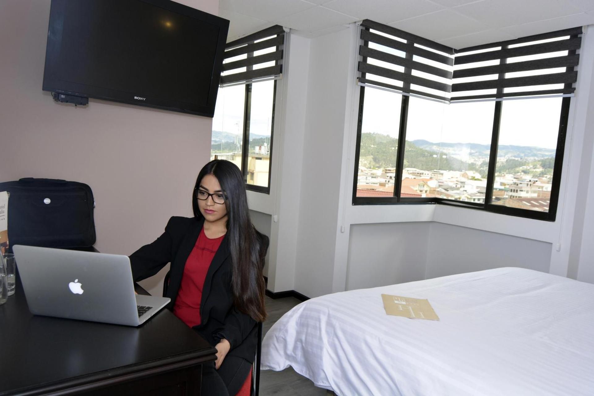 shared lounge/tv area