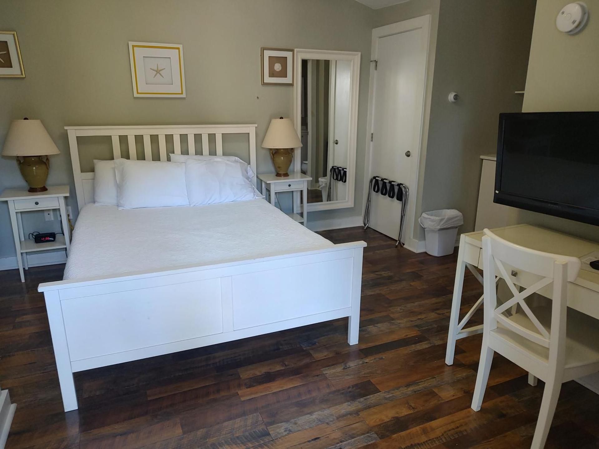 Standard Queen Room