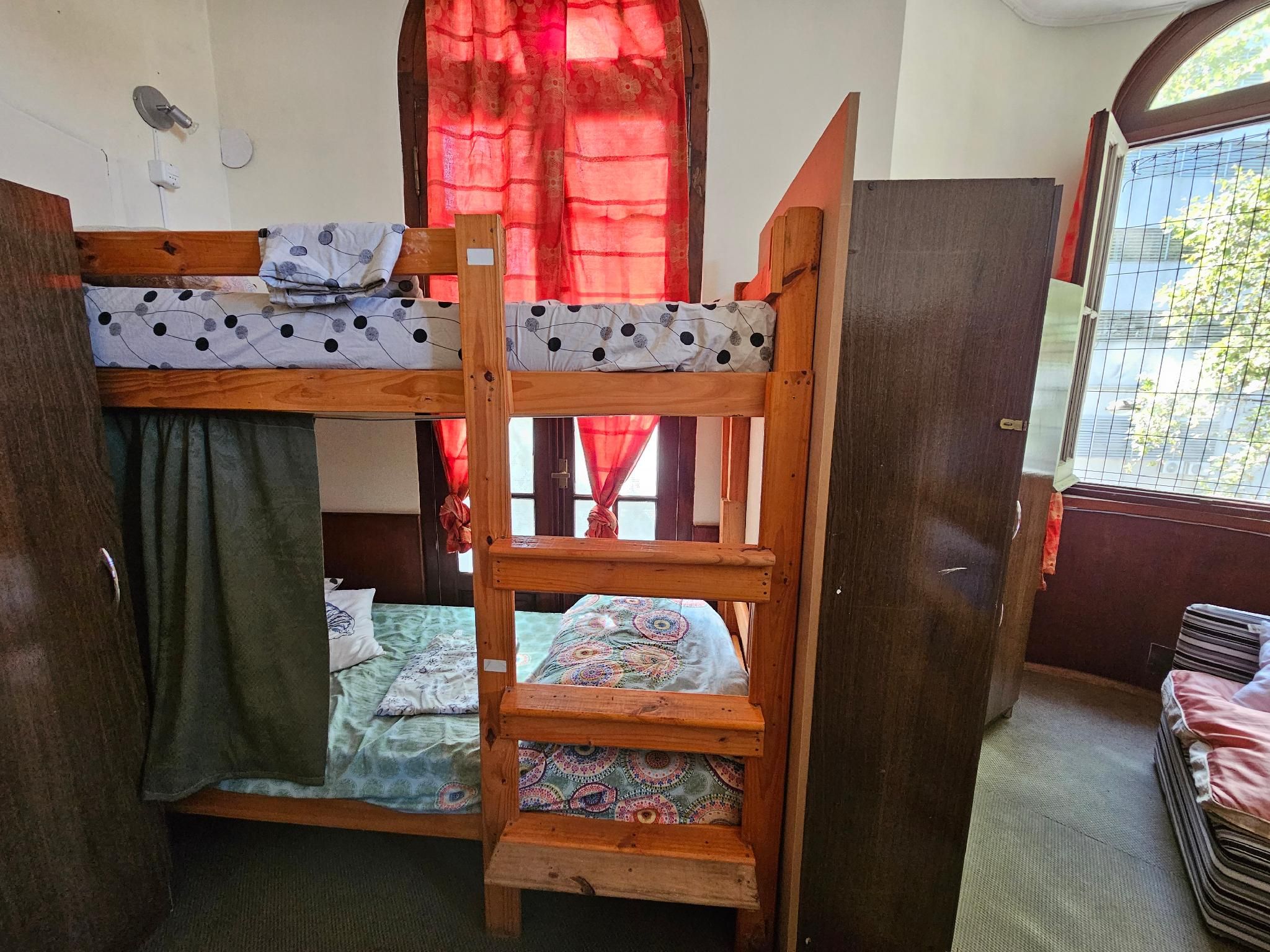 Shared Female Suite - 8 Beds