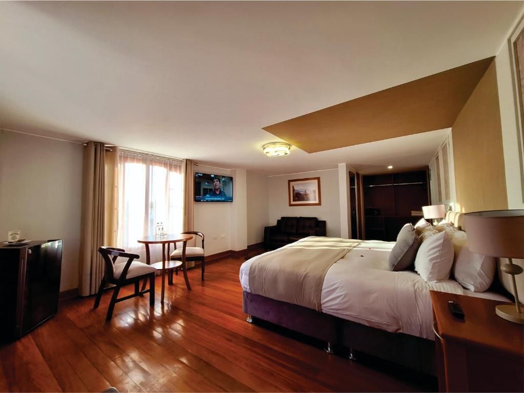 Junior Suite - 1 King Bed