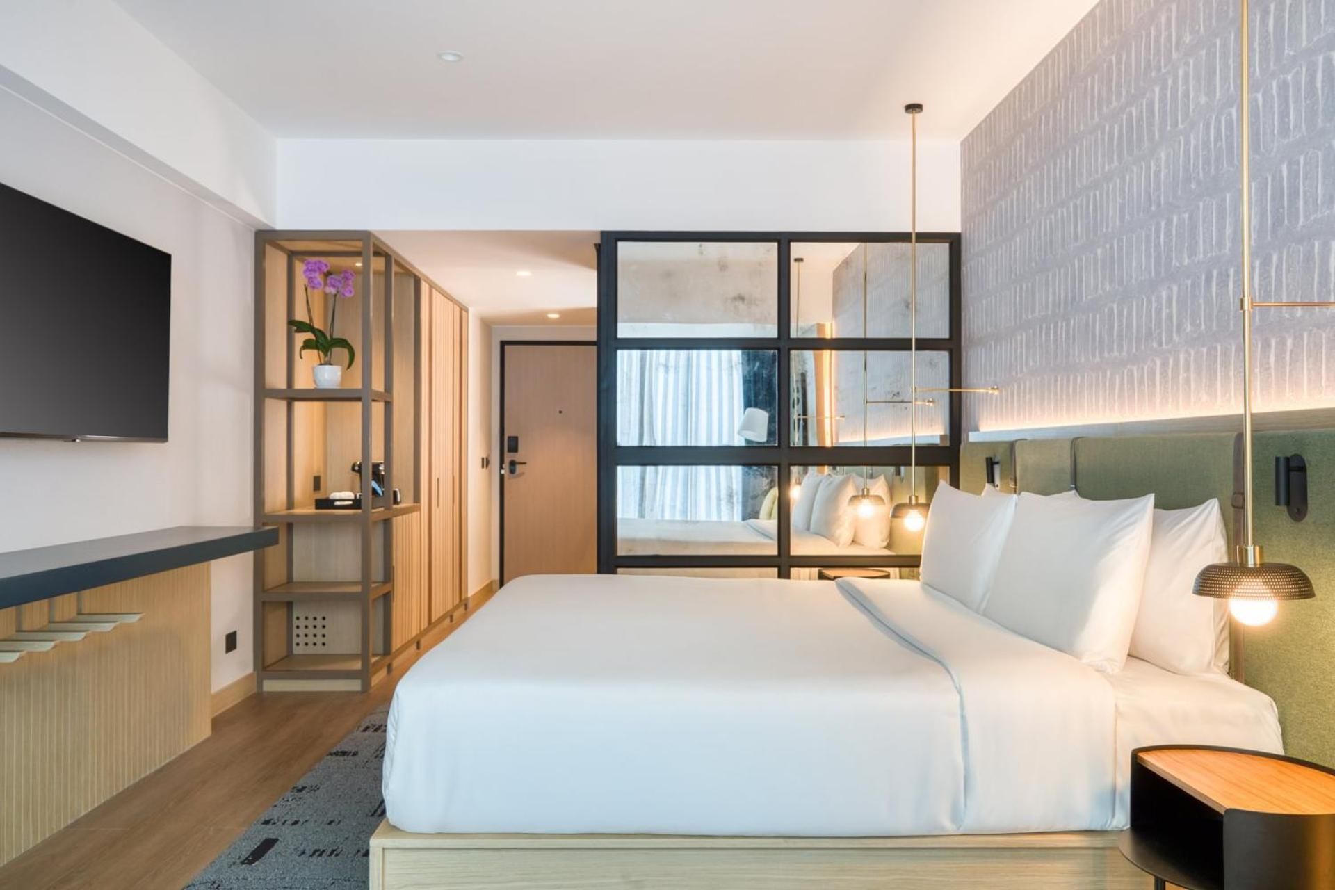 Standard King Room with City View