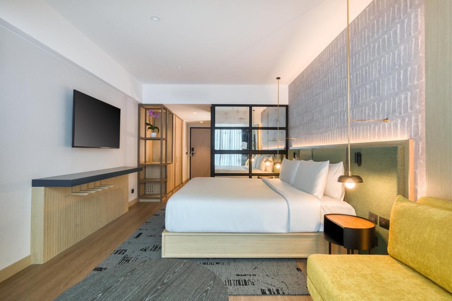 Standard King Room with City View