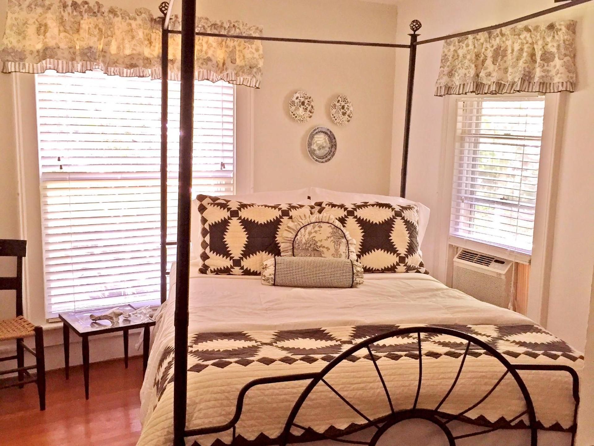Queen Room with Garden View