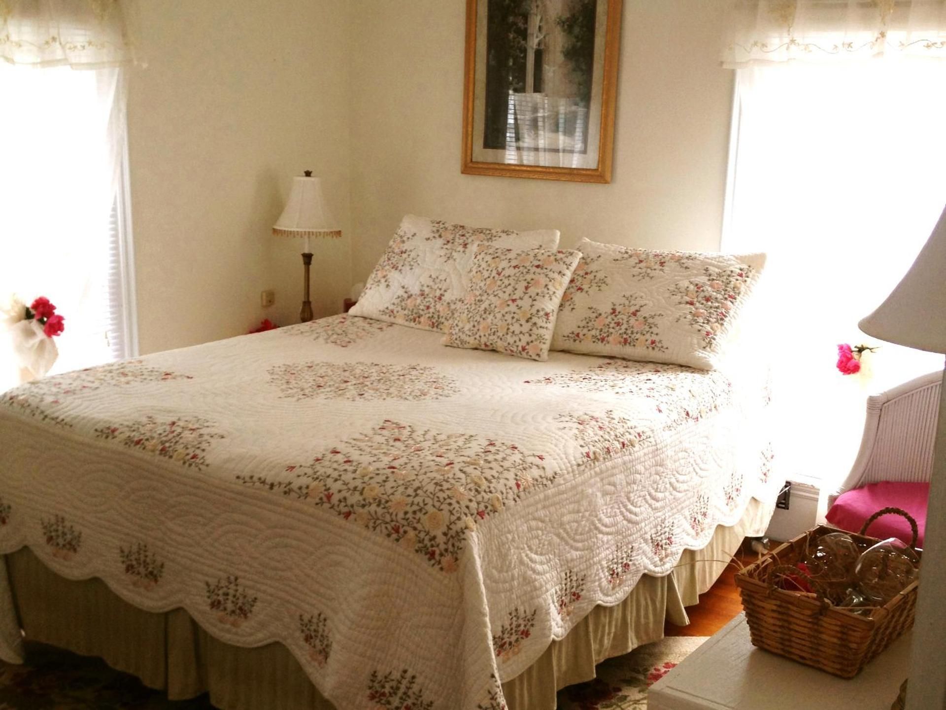 Deluxe Queen Suite