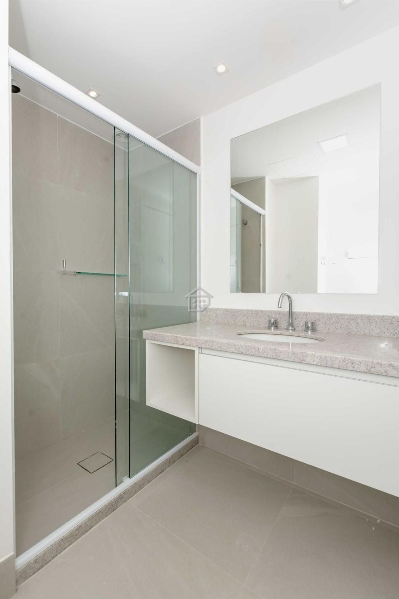 Apartment with Shower