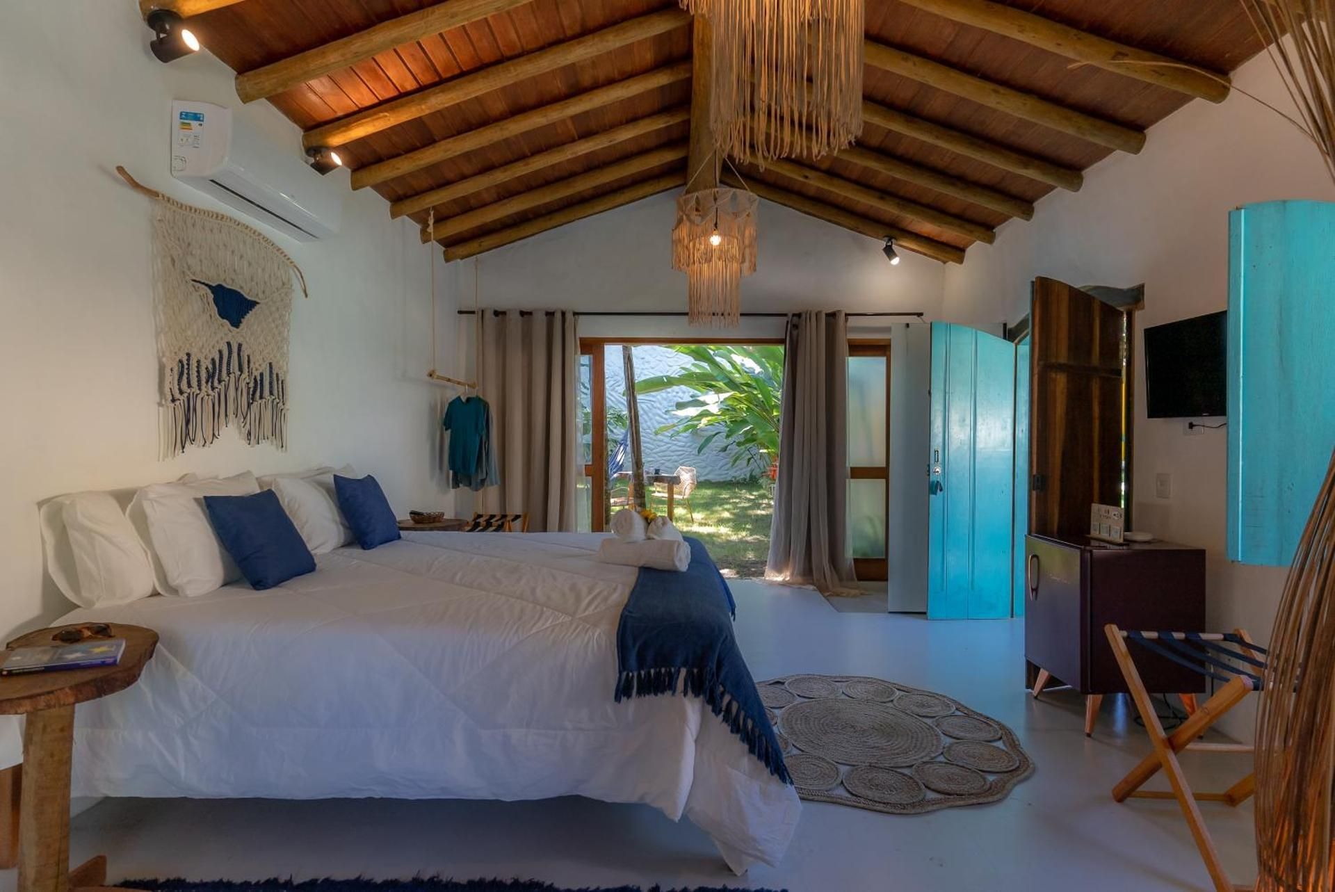 King Suite with Pool View