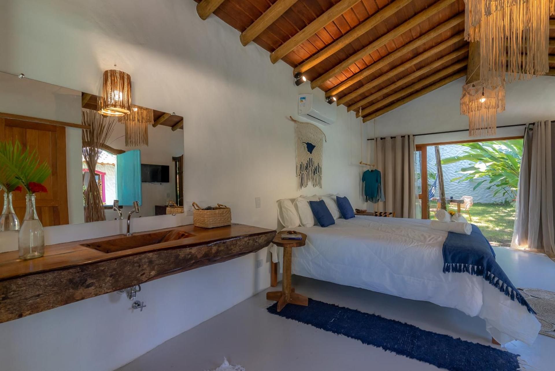 King Suite with Pool View