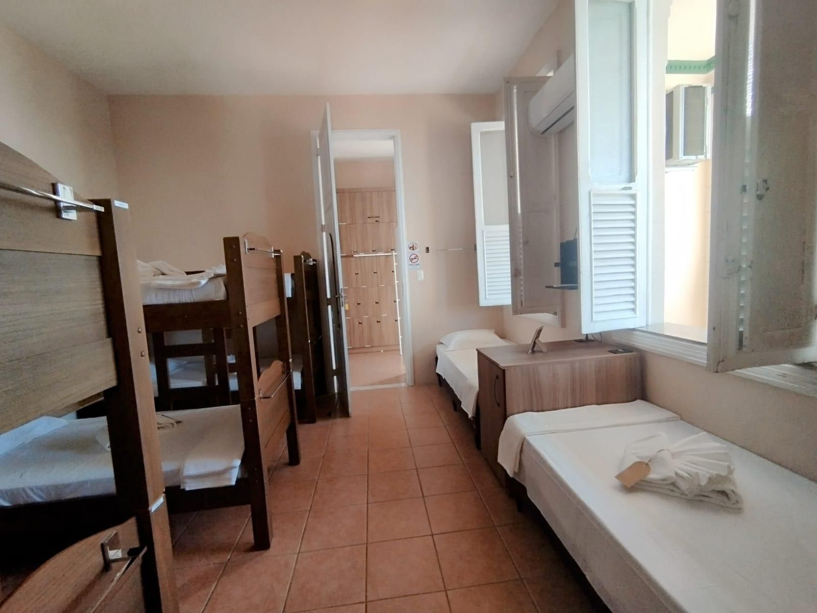 Shared Female Suite - 8 Beds