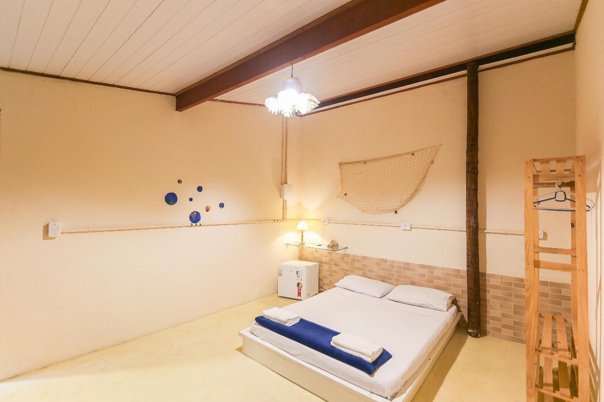 Basic Triple Room with Shared Bathroom