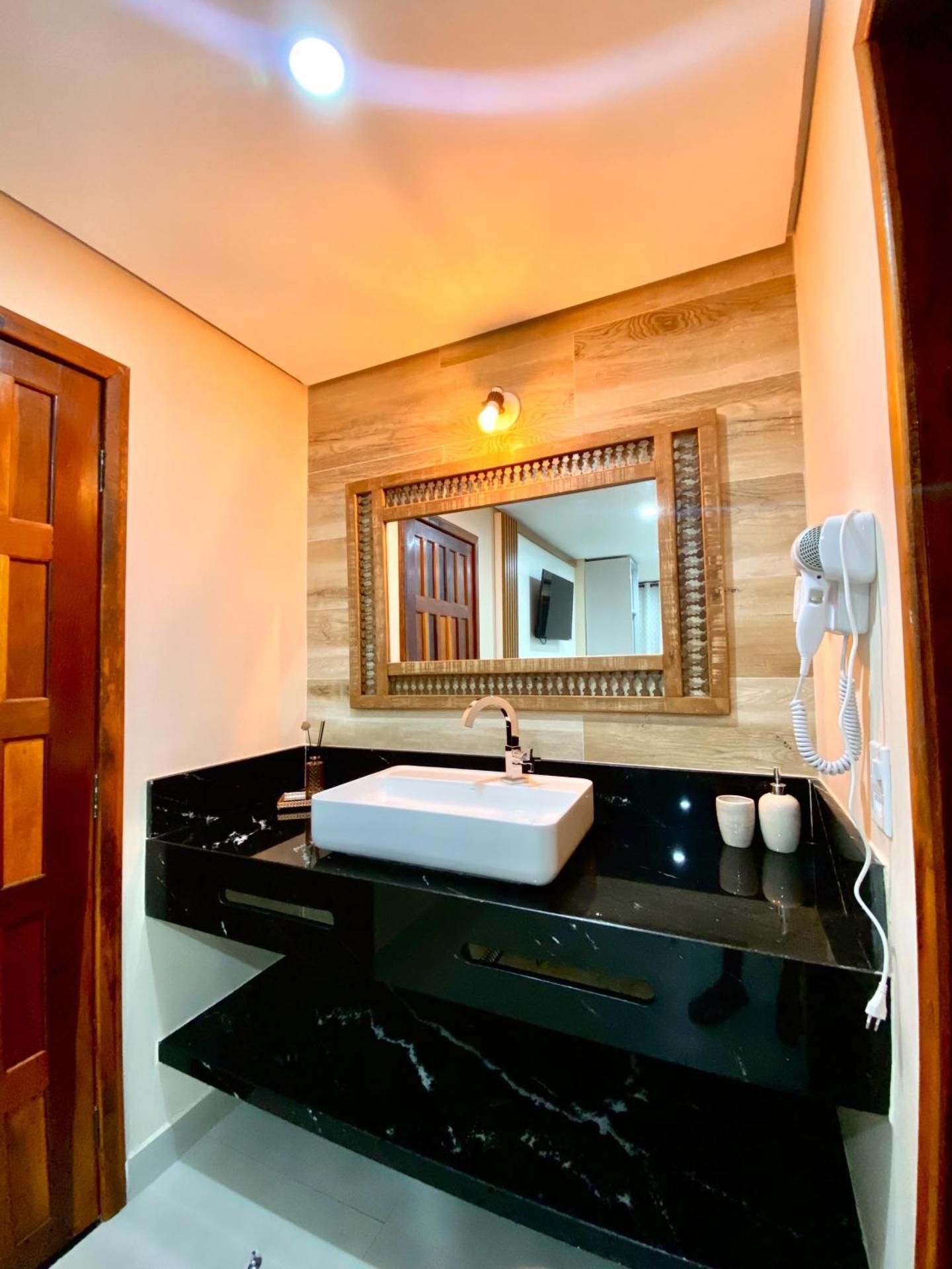 Queen Suite with Spa Bath