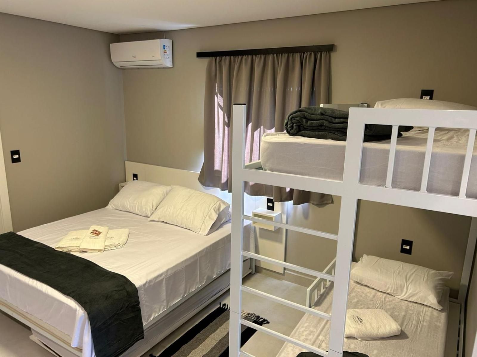 Deluxe One-Bedroom Apartment