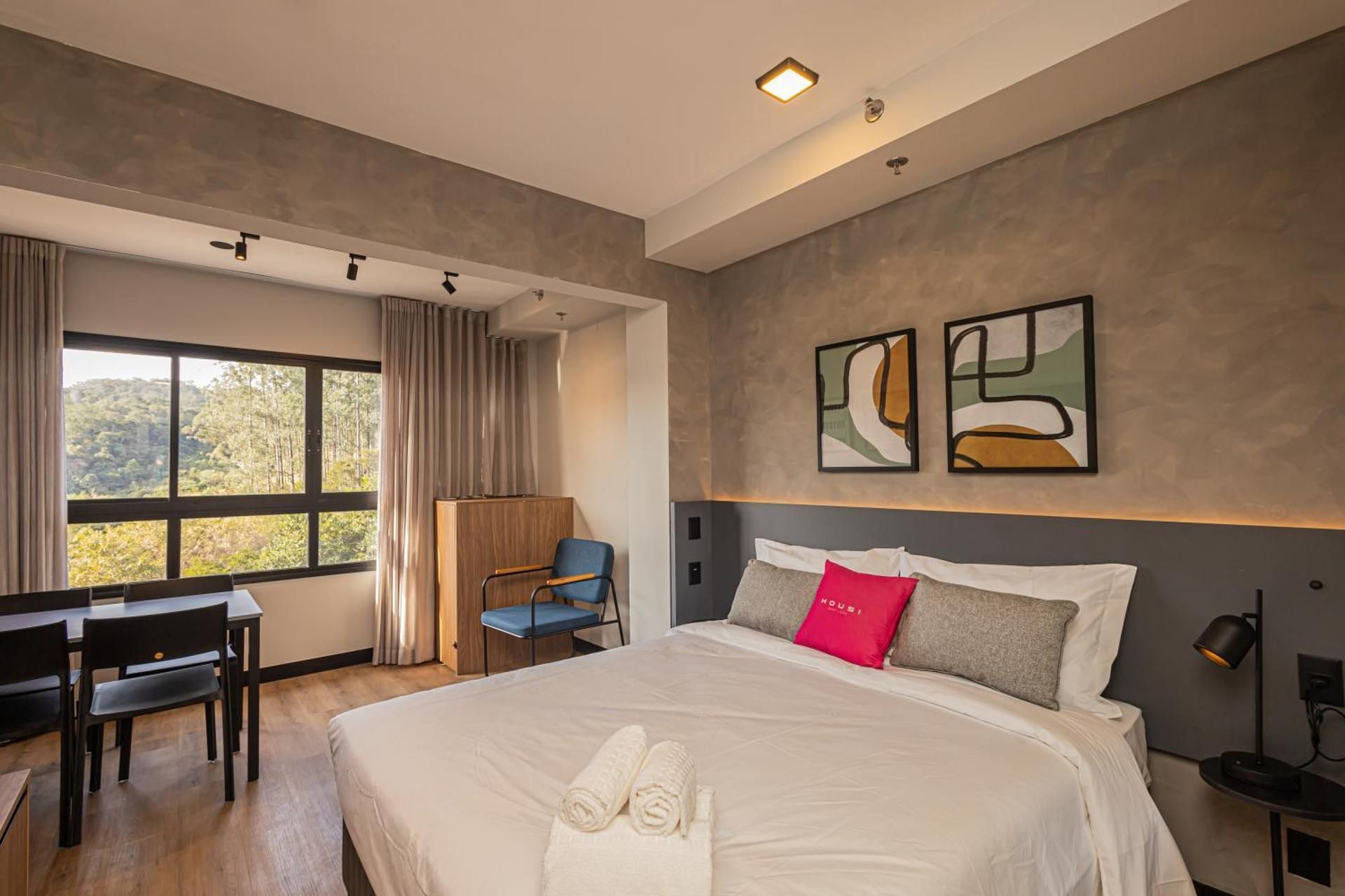 Standard Queen Room