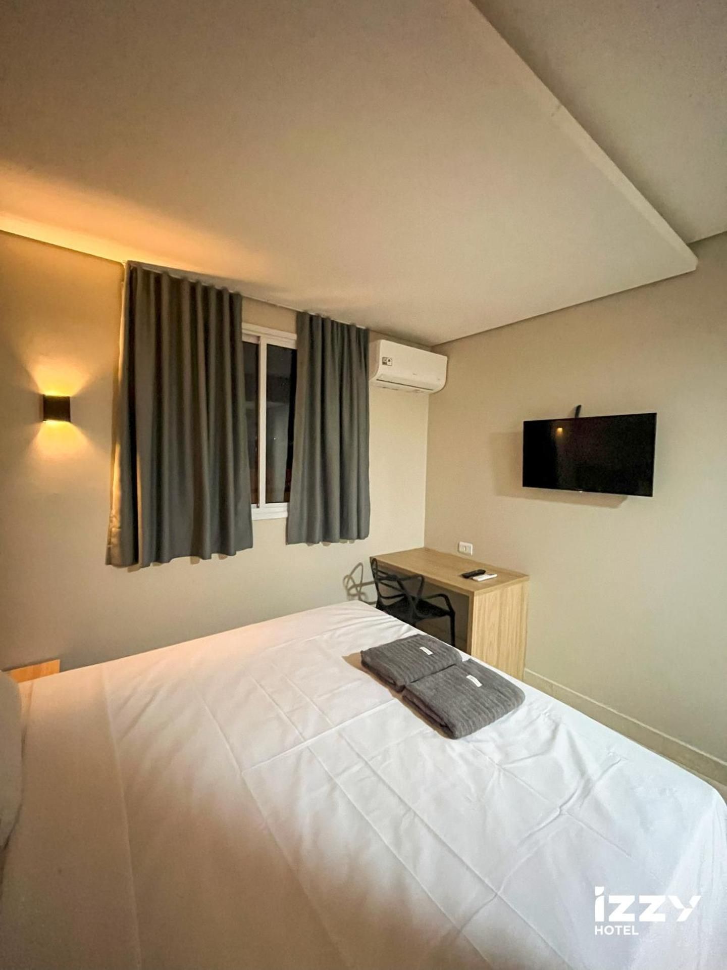 Izzy Hotel