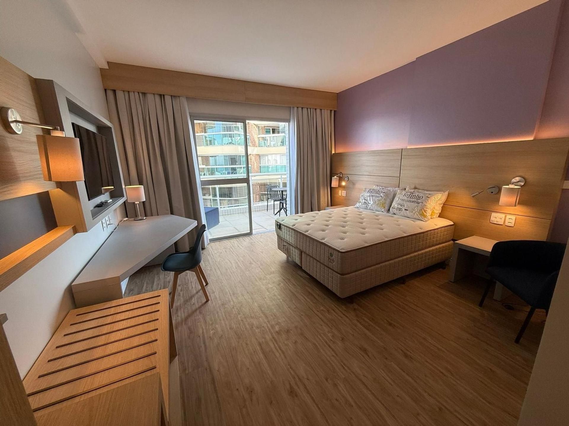 One-Bedroom Apartment with Sea View and Balcony