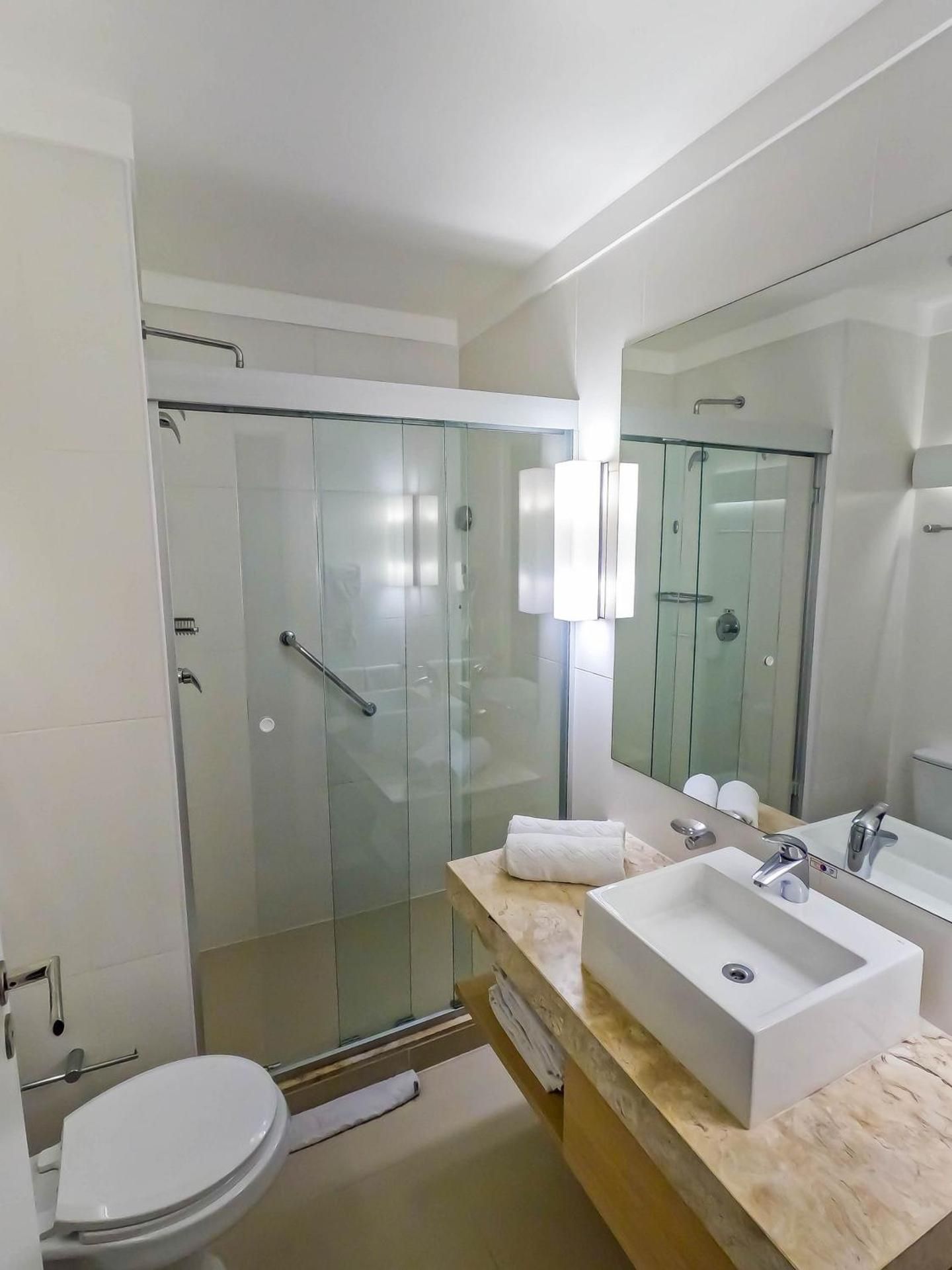 One-Bedroom Apartment with Sea View and Balcony