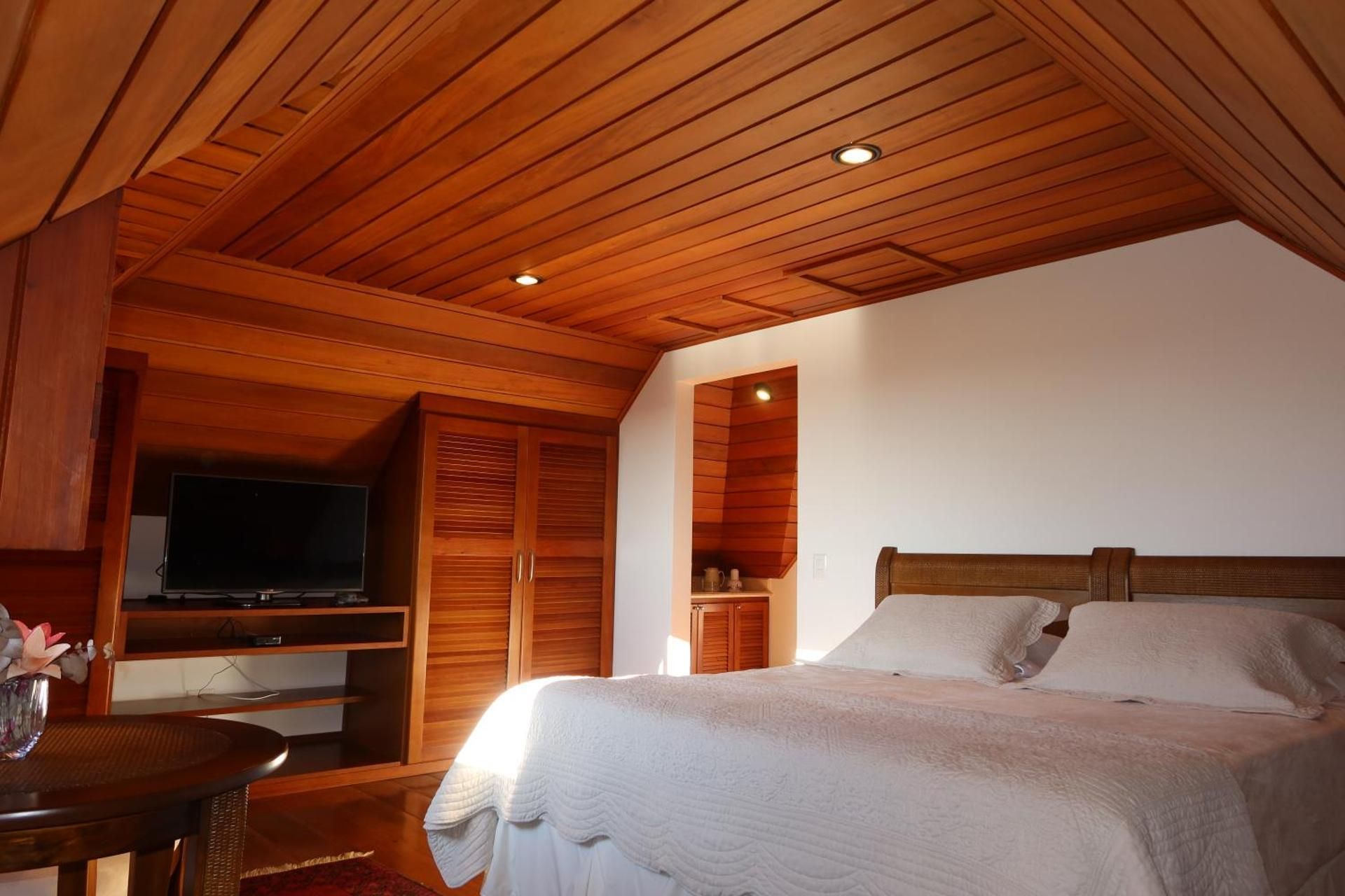 Suite with Mountain View