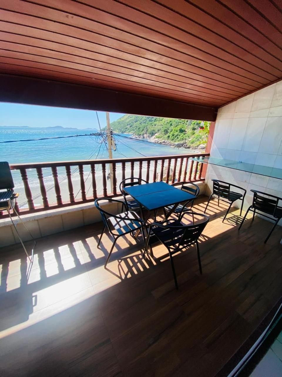 One-Bedroom Apartment with Sea View and Balcony