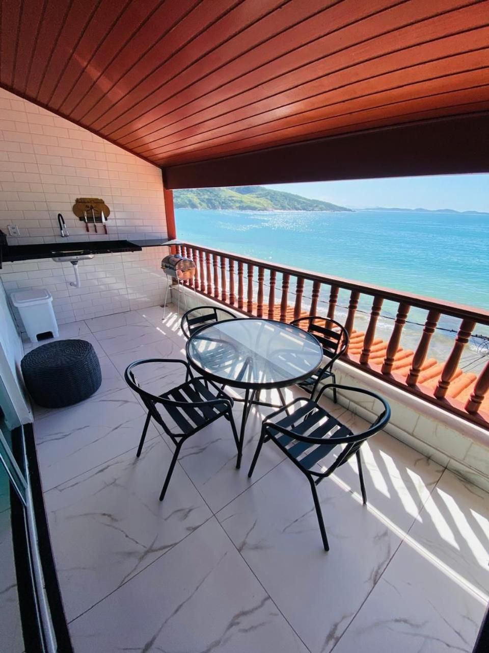 Deluxe One-Bedroom Apartment with Ocean View