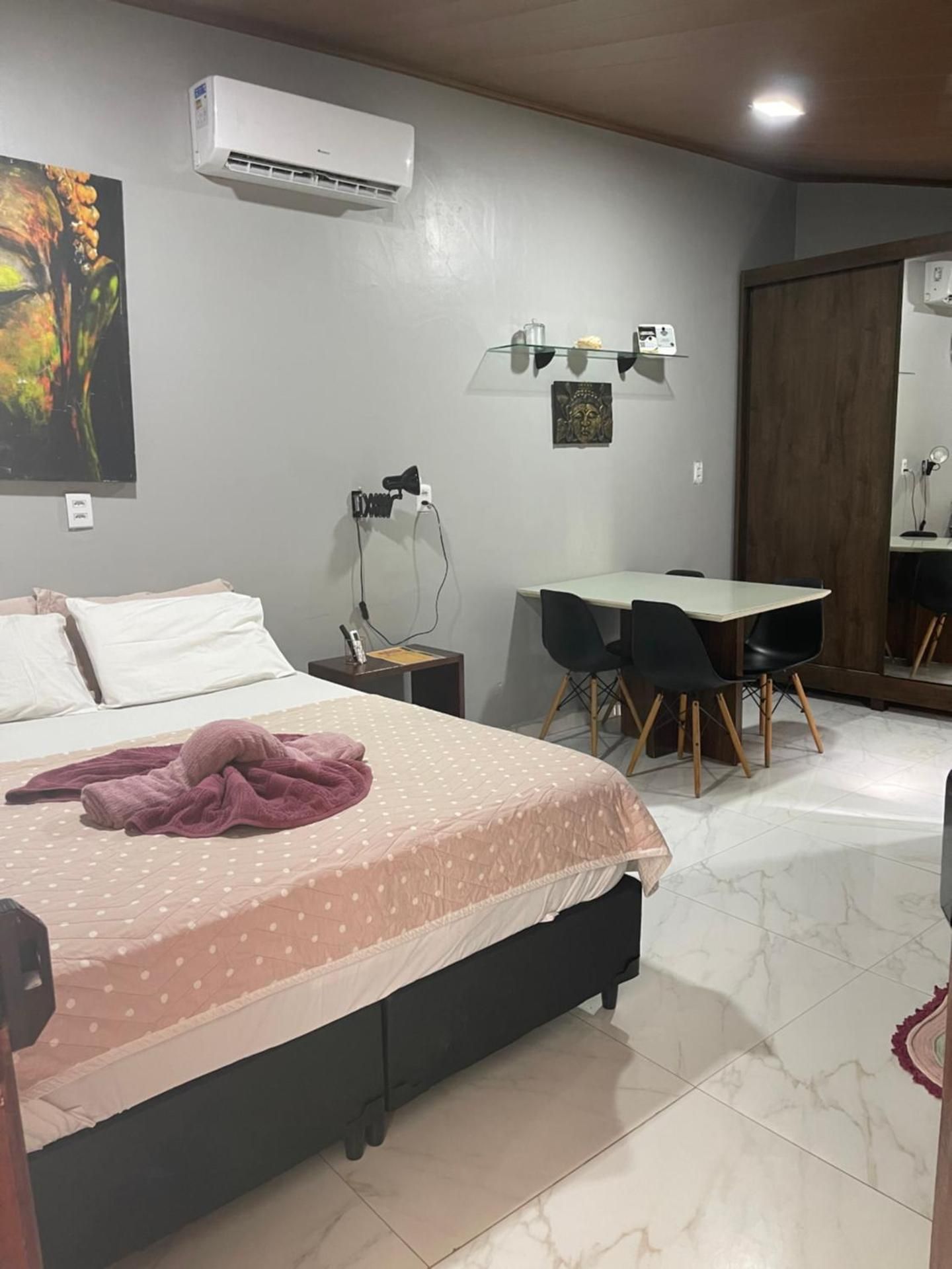 Deluxe Queen Studio 