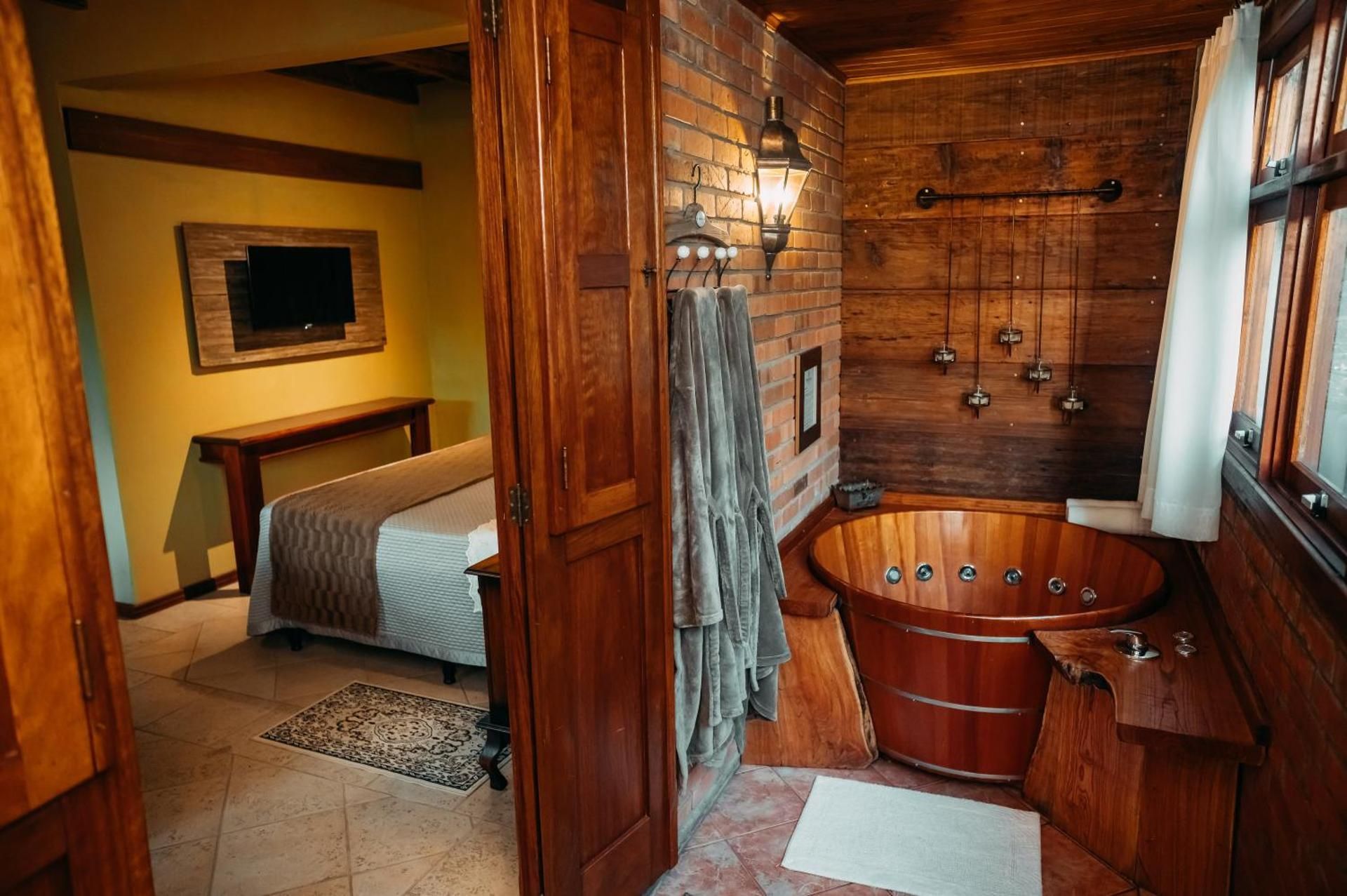 Suite with Spa Bath