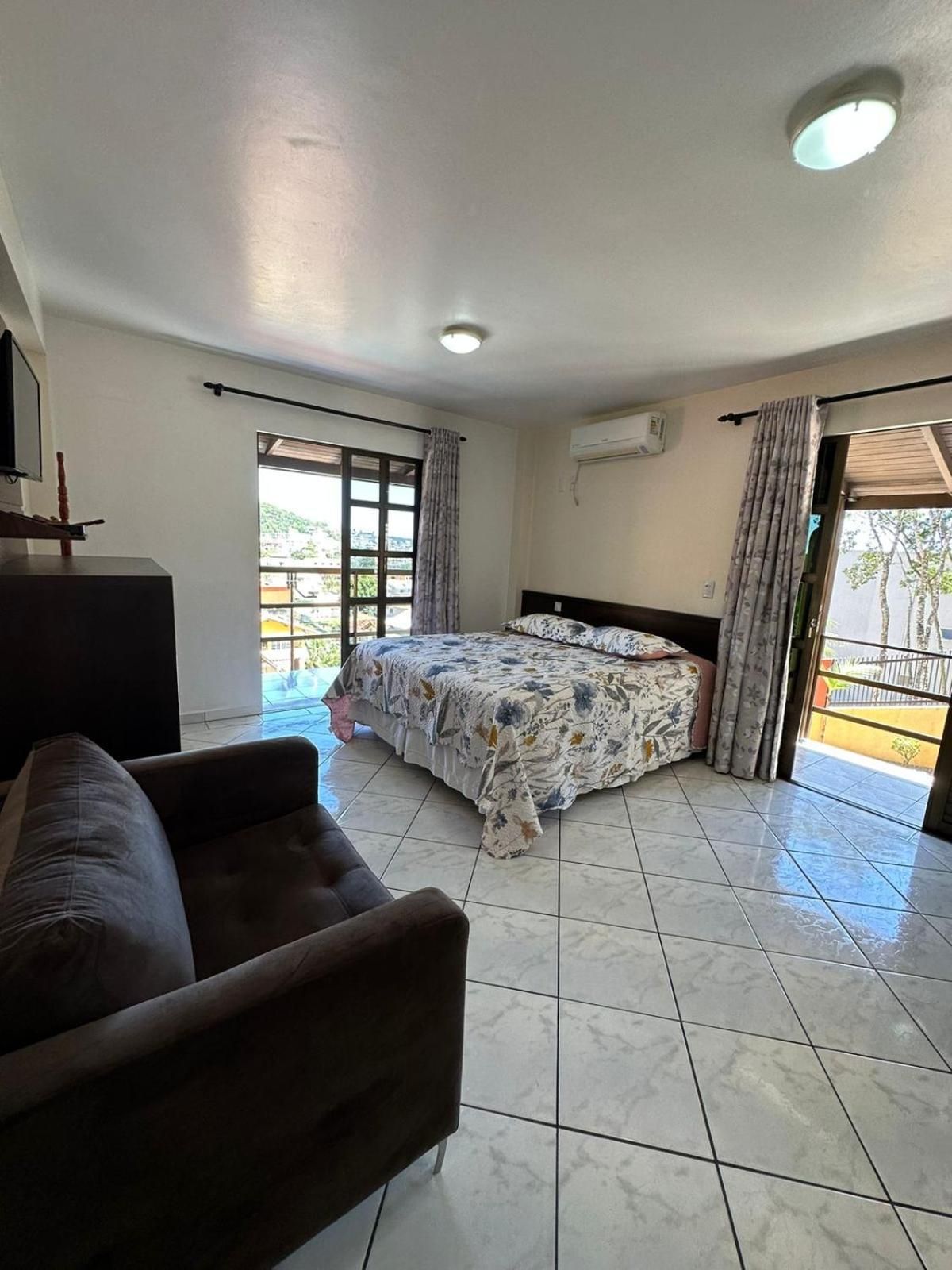 Apartment with Pool View