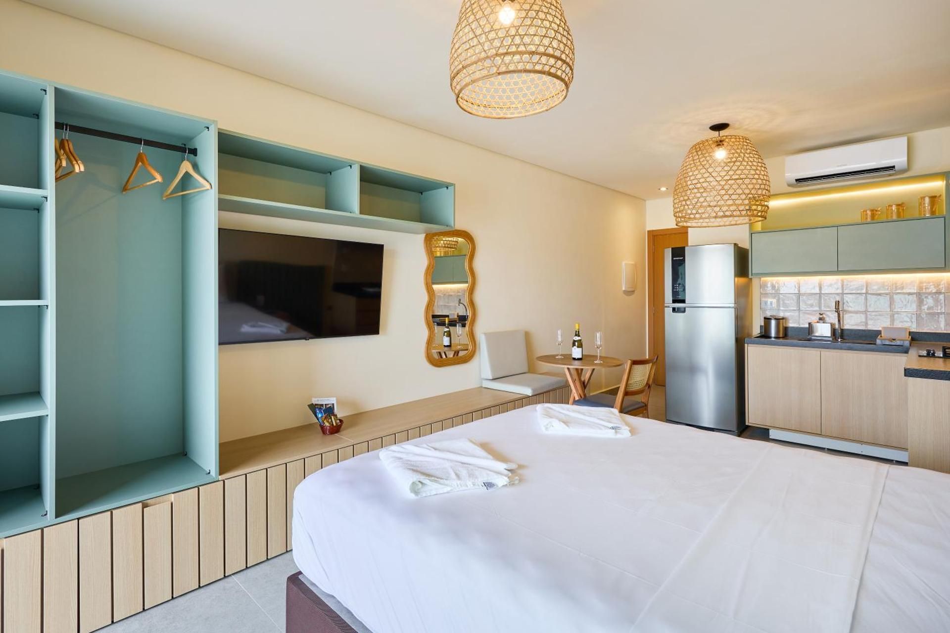 Deluxe One-Bedroom Apartment