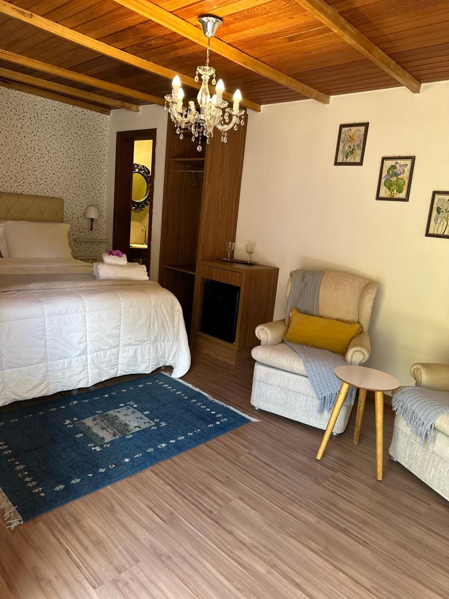 Deluxe King Suite