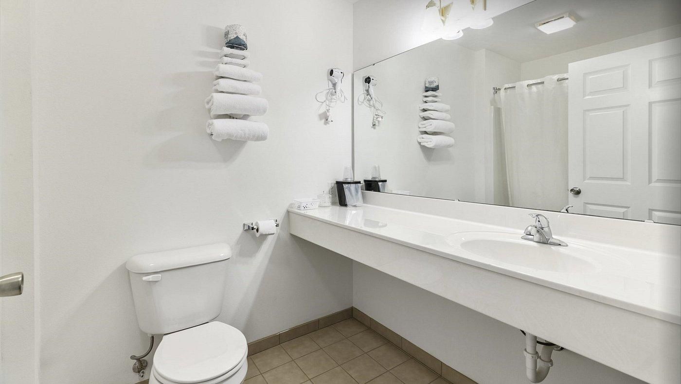 Red Bud Country Inn King - Non-Smoking 3