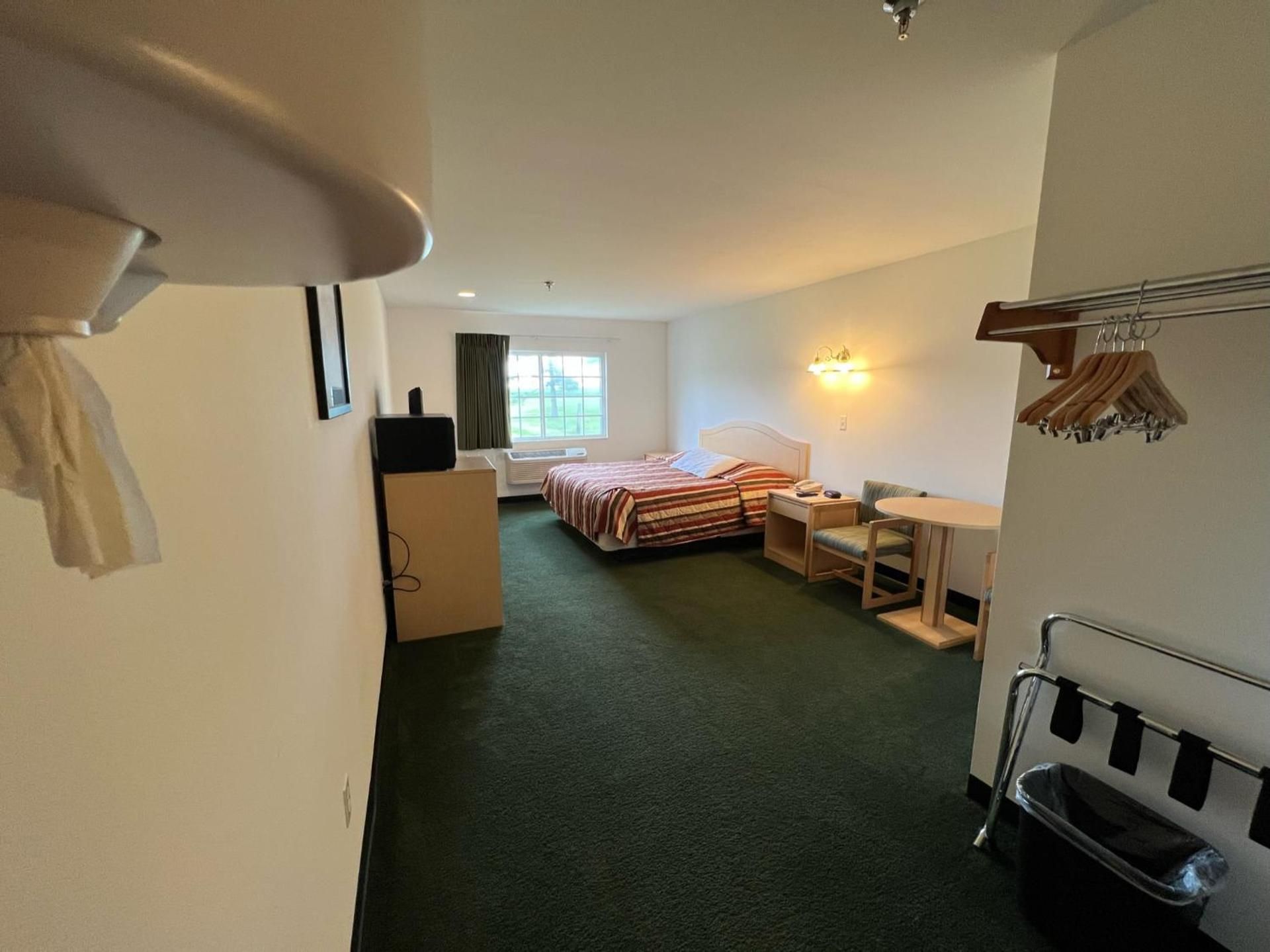 Red Bud Country Inn King - Non-Smoking 2