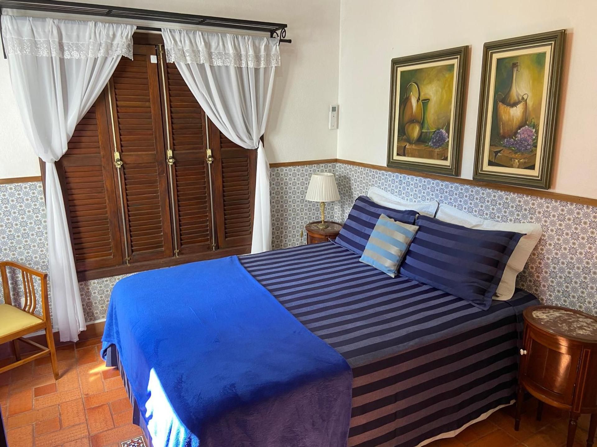 Deluxe Queen Suite