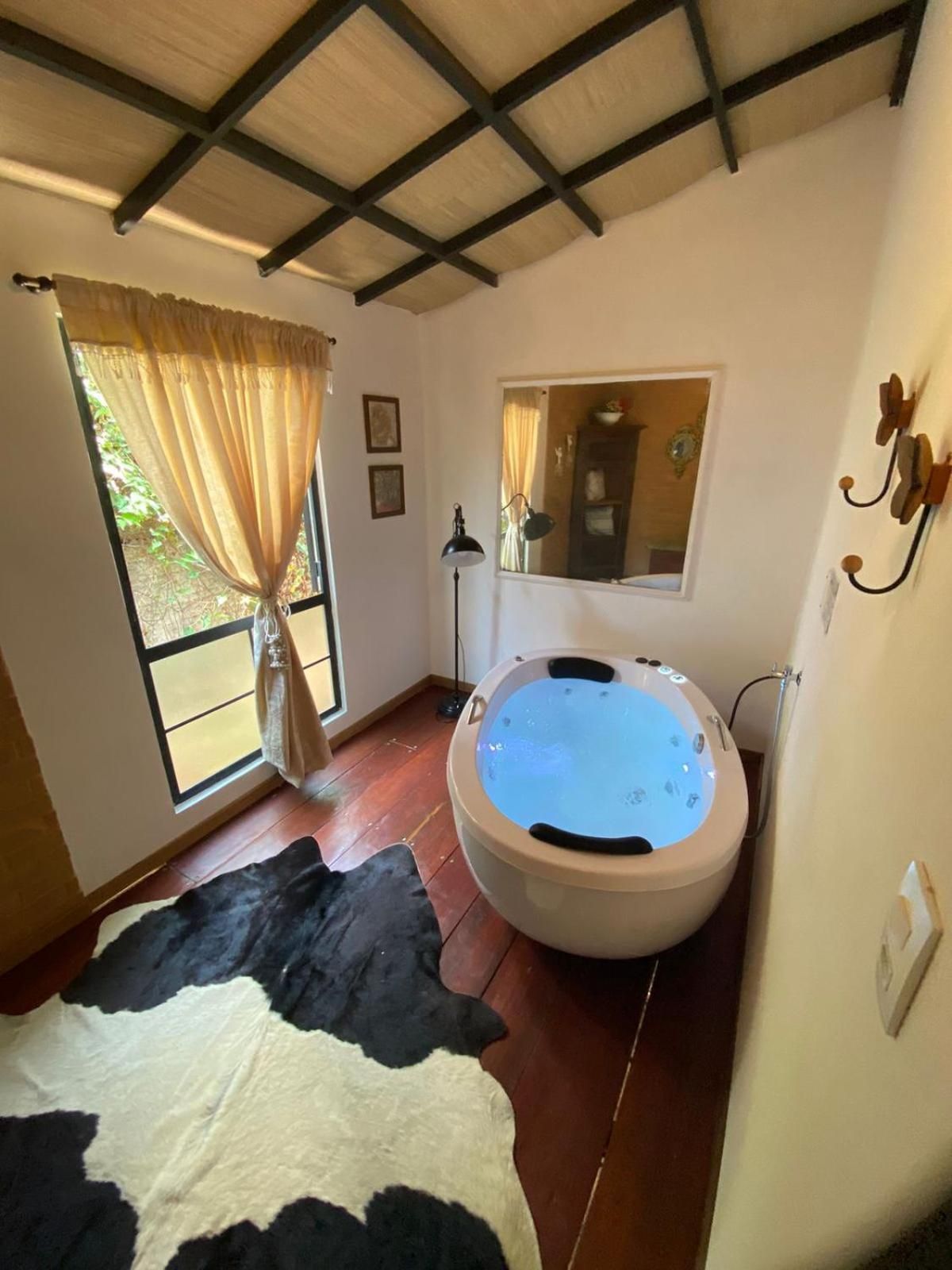 Queen Suite with Spa Bath
